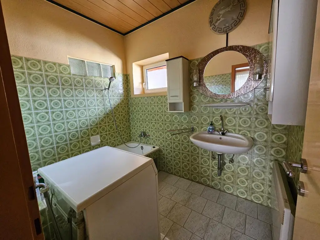 Gepflegtes Haus mit Stadel und Nebenräumen