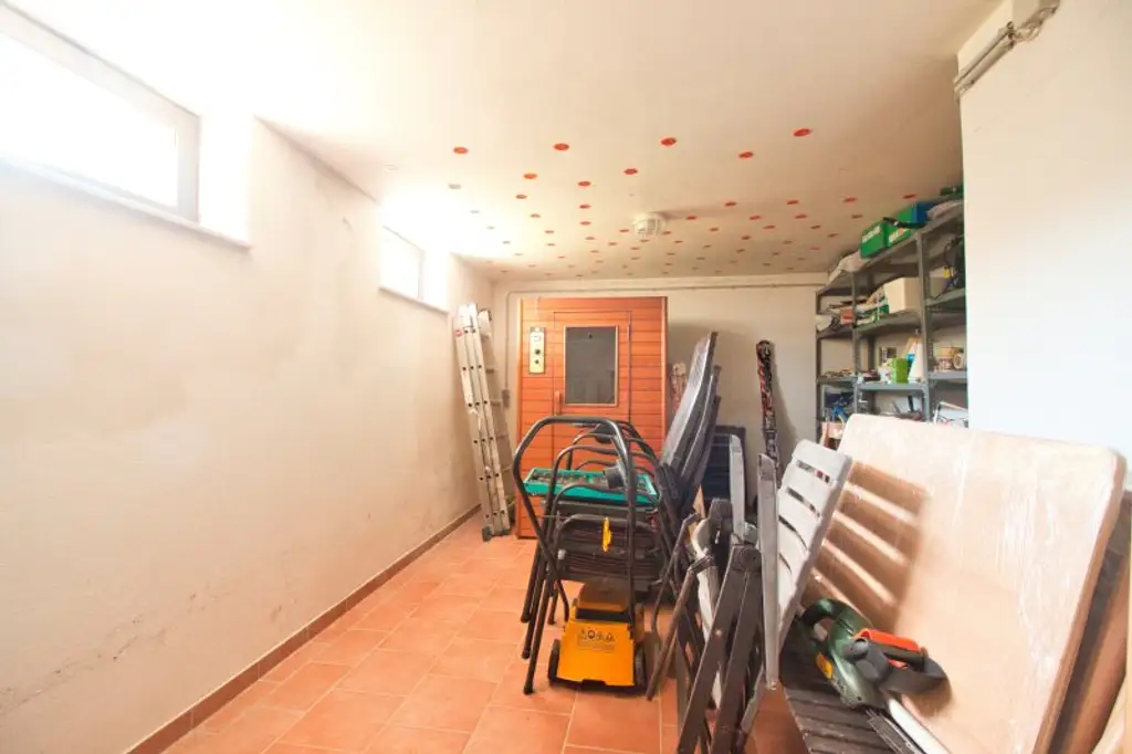 GANZ WIEN UNTER SICH | Eigengrund mit Blick über Wien und charmantem Kleingarten-/Einfamilienhaus am herrlichen HEUBERG