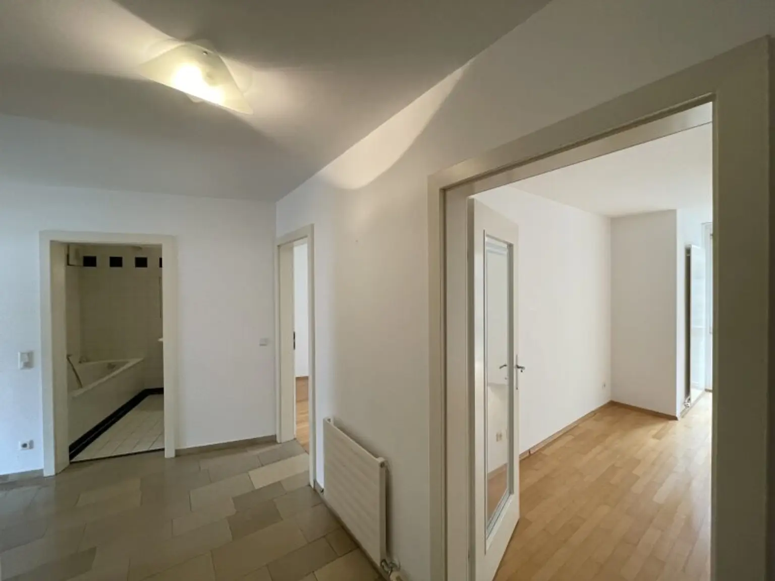 MODERNE 3-ZIMMER-WOHNUNG BEIM KARLSPLATZ - RUHELAGE!