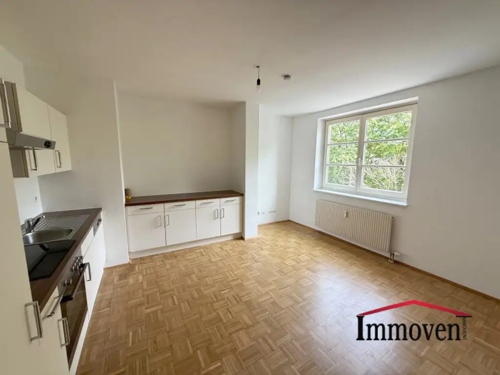 UNBEFRISTET - Helle, sanierte 2-Zimmerwohnung mit schönem Ausblick!