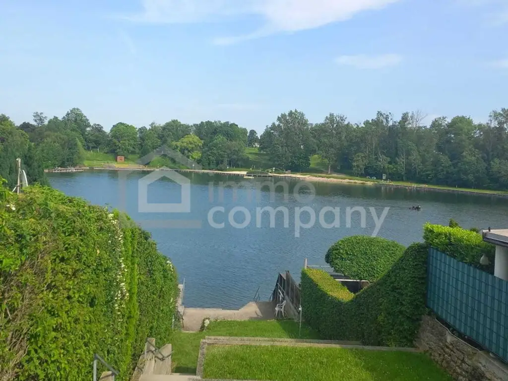 Keines Haus mit großem Garten - Nur einen Steinwurf vom Wasser entfernt