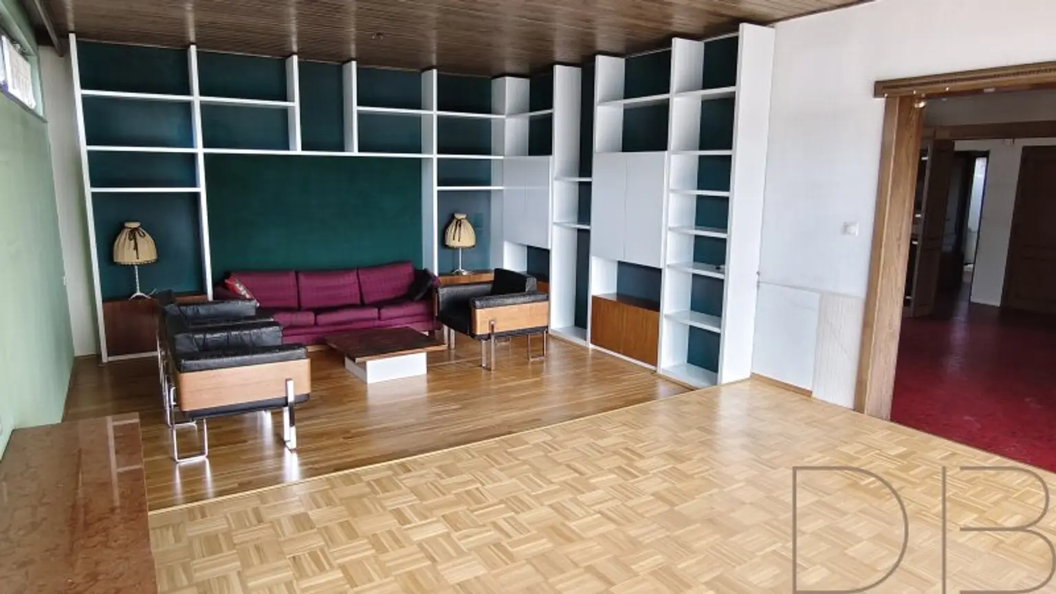 DB IMMOBILIEN | Sanierungsbedürftige 4-Zimmer-Wohnung mit südseitiger Terrasse und traumhaften Ausblick!