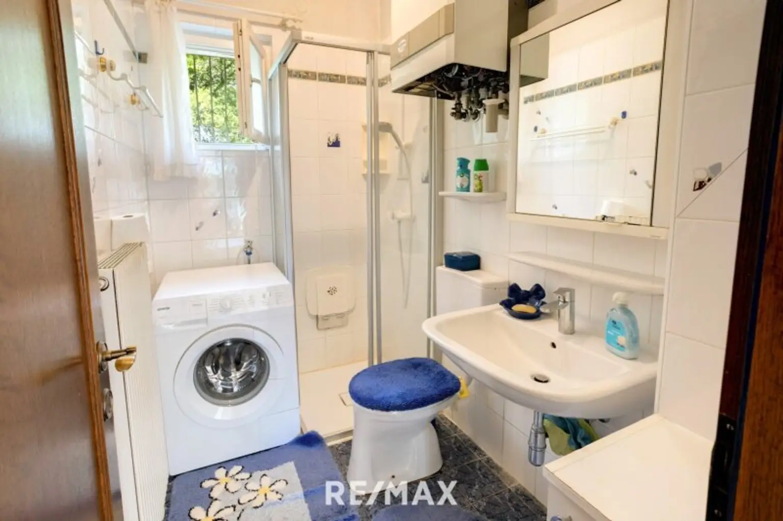 Baugrundstück in Seenähe mit Altbestand !