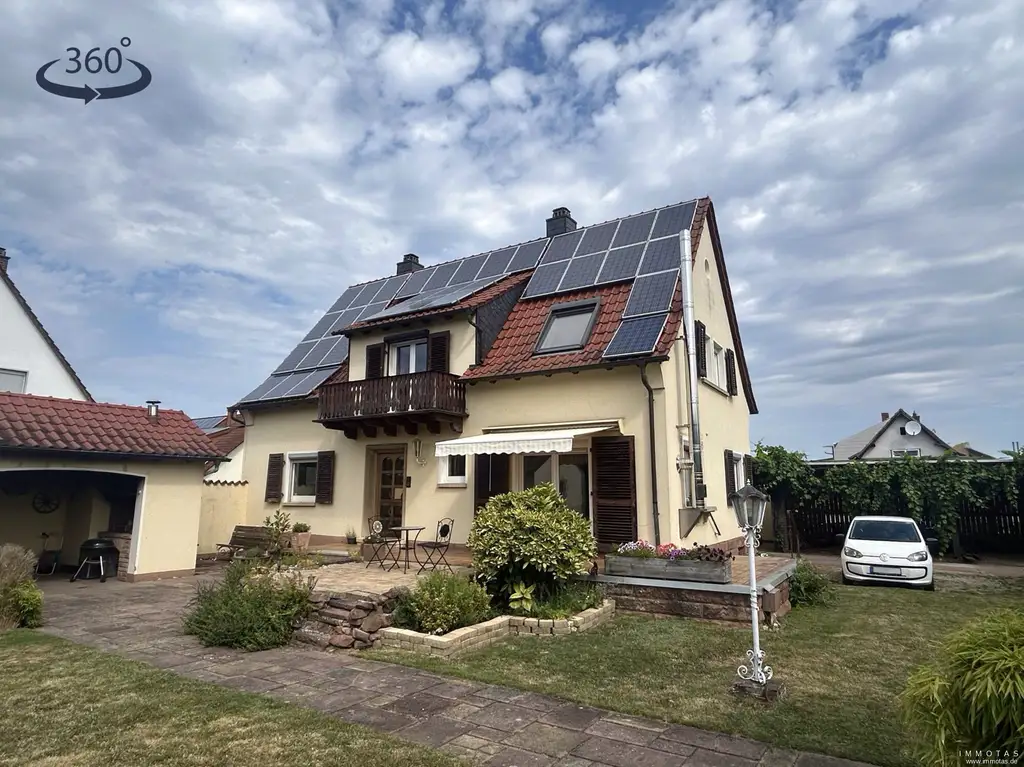 Gepflegtes Einfamilienhaus mit sehr schönem Garten & Garage in ruhiger Lage Morlautern, vermietet
