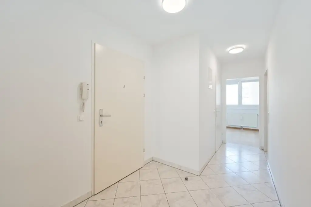 Moderne 2,5-Zimmer-Wohnung mit Balkon, Klimaanlage & hervorragender Anbindung