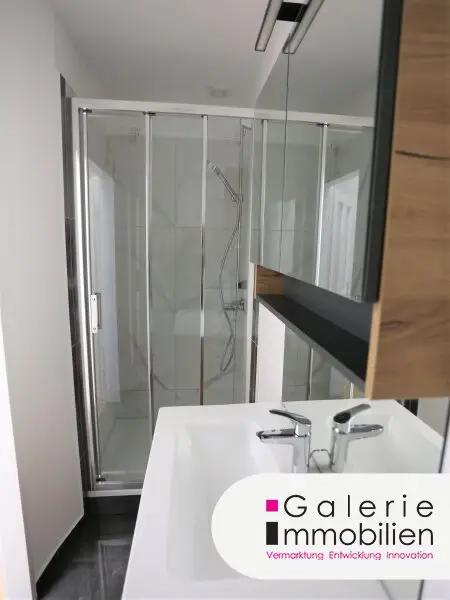 Topsanierte, helle 2-Zimmer-Altbauwohnung mit Balkon am Reumannplatz