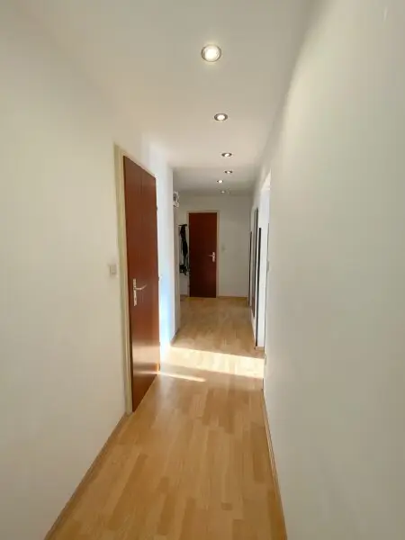 3er WG geeignet! 4-Zimmer Mietwohnung mit 5 m2 Terrasse! Inkl. Heizung und Warmwasser!