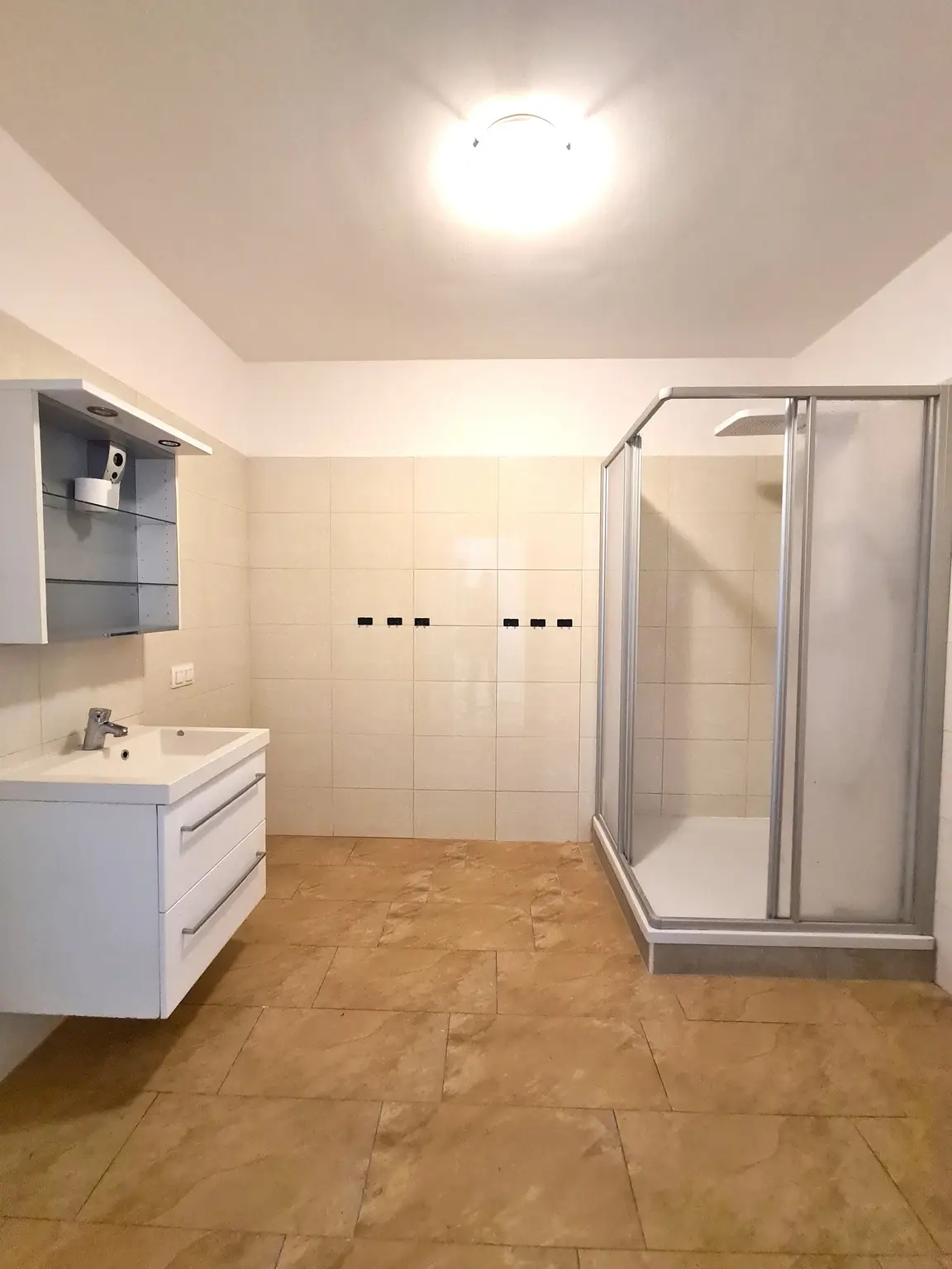 Top Maisonettenwohnung mit Dachterrasse, Garten und Carport!