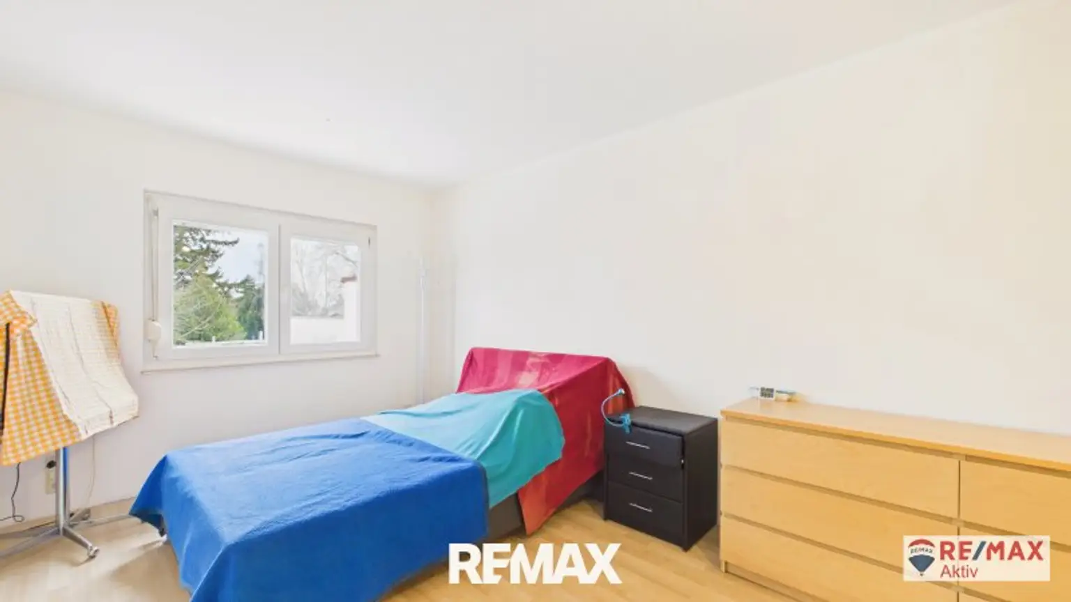 Einzugsbereites Haus mit großer Garage und großem Grundstück