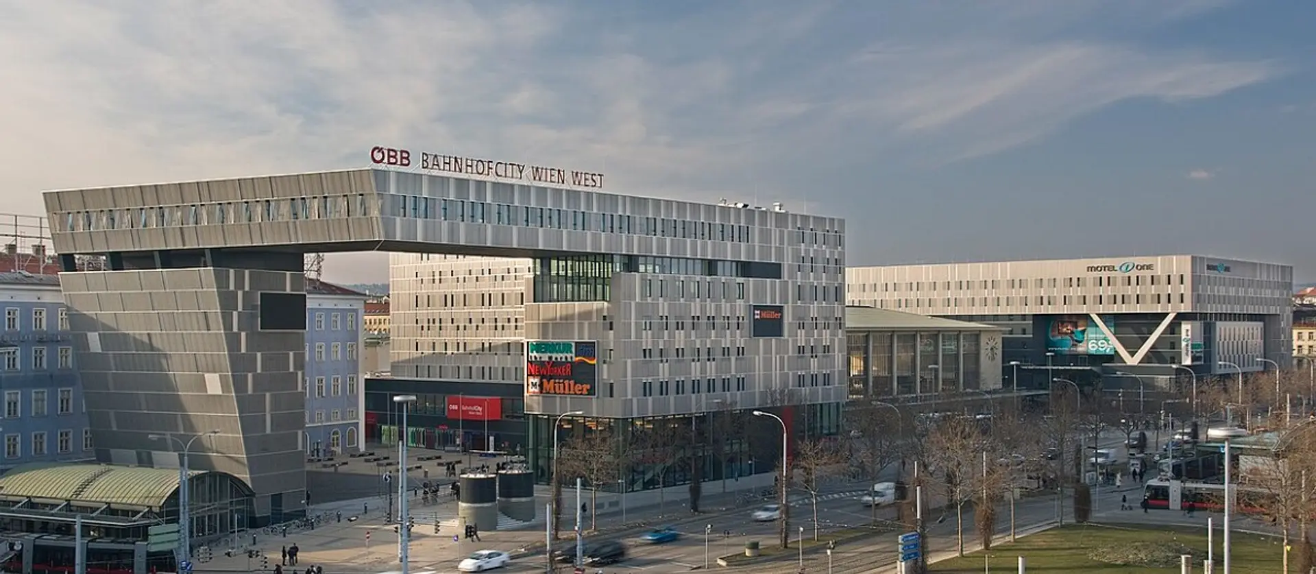 Westbahnhof außen quer