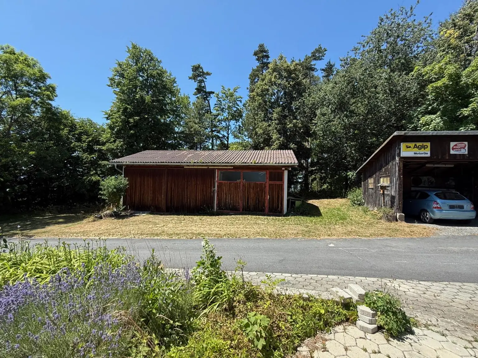 Idylisches Mehrfamilienhaus mit Werkstatt