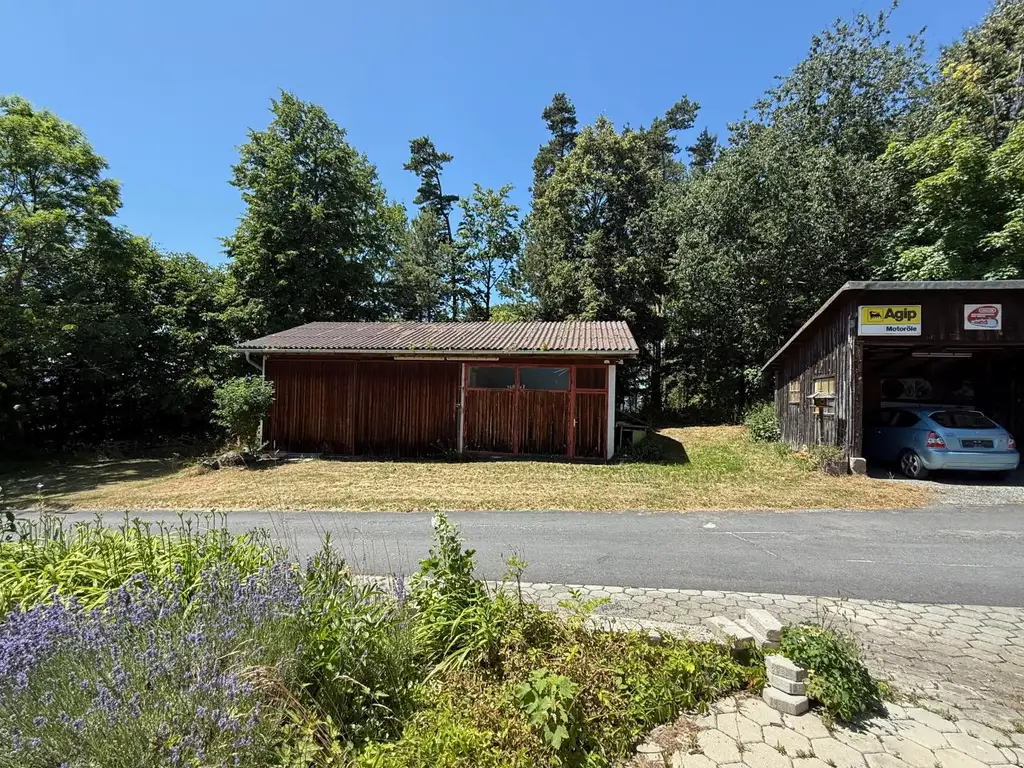 Idylisches Mehrfamilienhaus mit Werkstatt