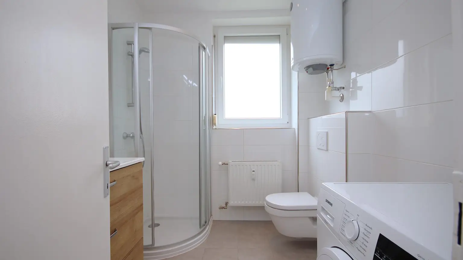 Badezimmer mit Dusche