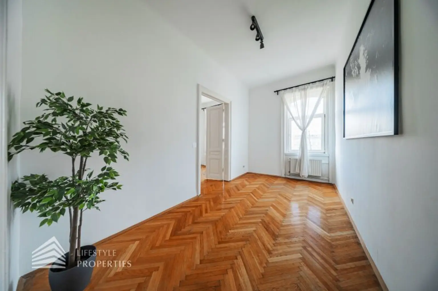 Helle 5-Zimmer Wohnung mit Balkon, Nähe Westbahnhof
