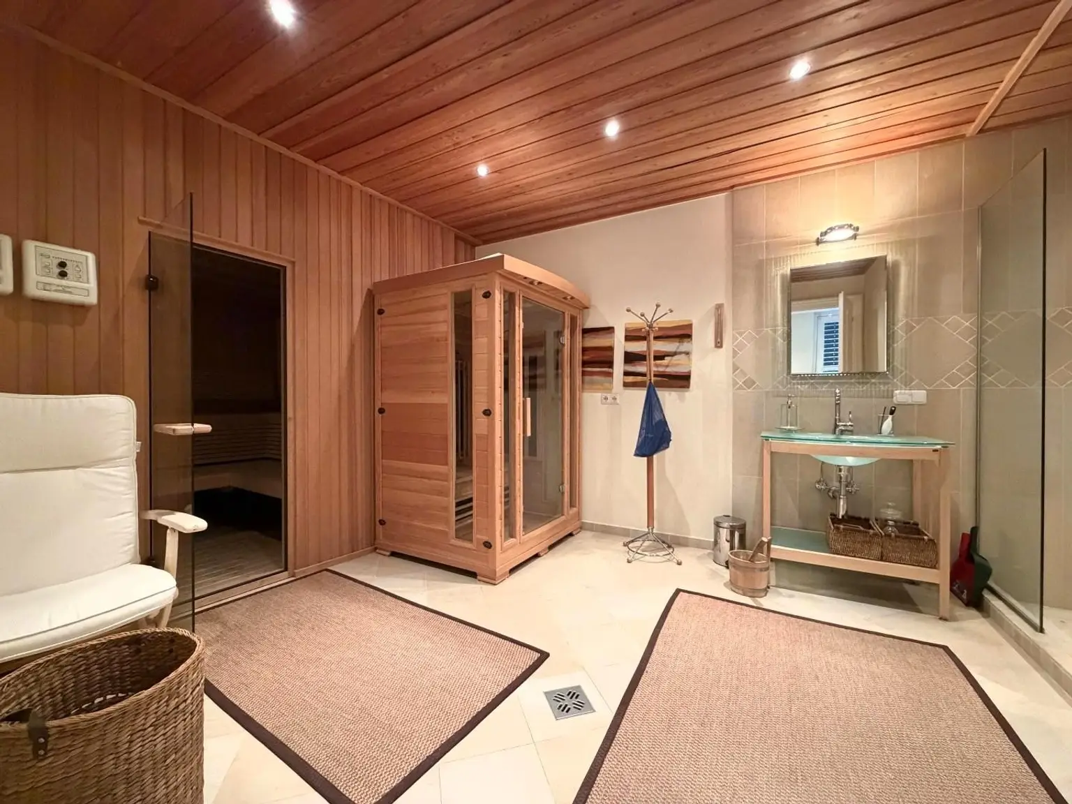 KG/Wellness mit Infrarotkabine & finnischer Sauna