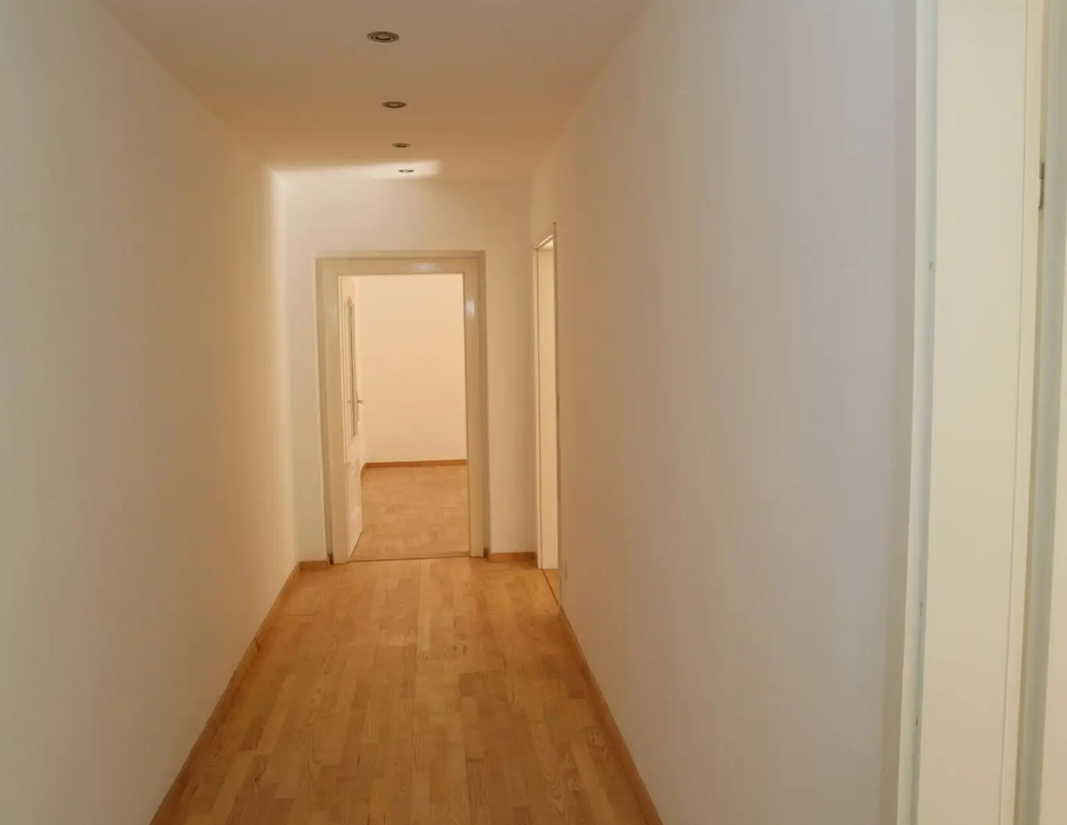 4 Zimmer Wohnung mit 120 m² und bester Anbindung - Vielseitige Möglichkeiten für Familien und Paare!