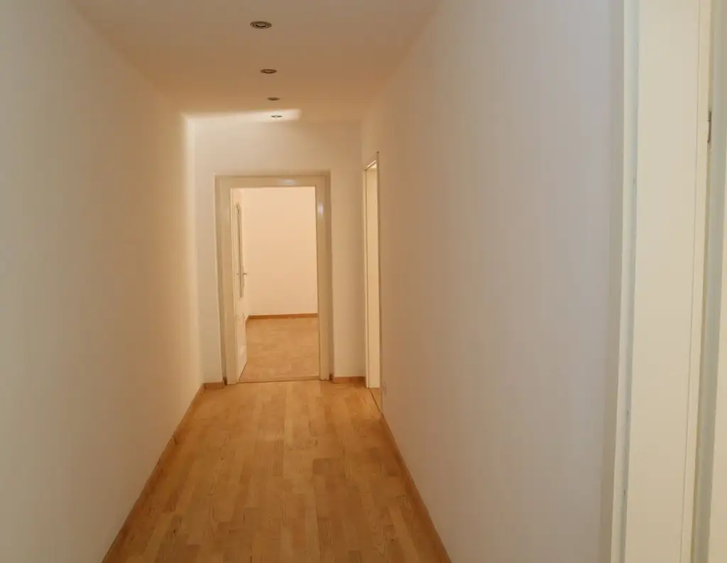 4 Zimmer Wohnung mit 120 m² und bester Anbindung - Vielseitige Möglichkeiten für Familien und Paare!