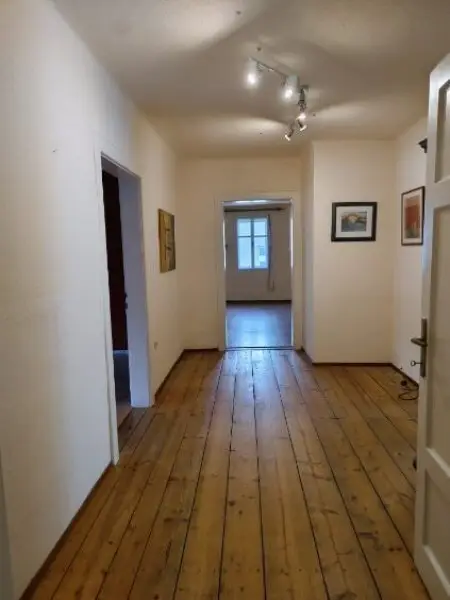 Modernes Wohnhaus  mit angrenzender Café-Bar und 2200m2 Grundstück