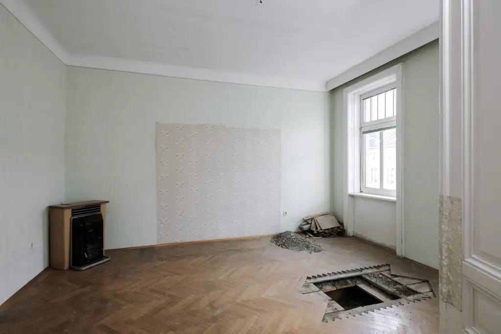 Sanierungsbedürftiges 3 Zimmer Altbau-Juwel mit Balkon in sehr guter zenraler Lage von Döbling!