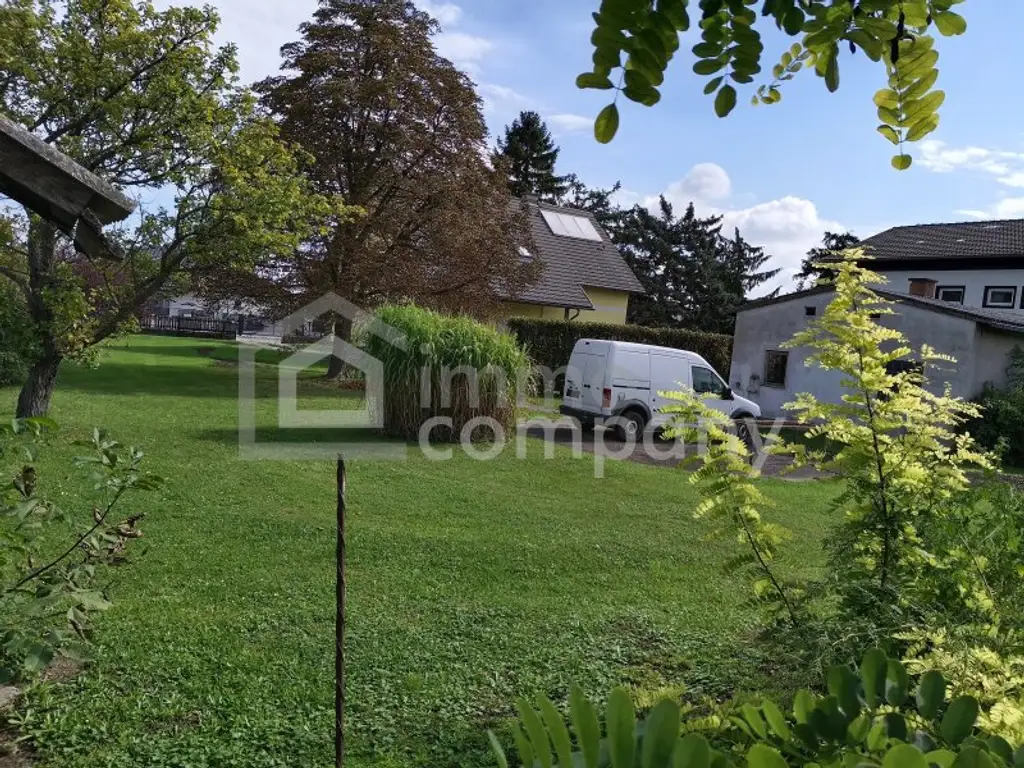 Modernisiertes Einfamilienhaus zum Fertigstellen: Ihr Traumhaus mit riesigem Garten in wunderschöner Lage!