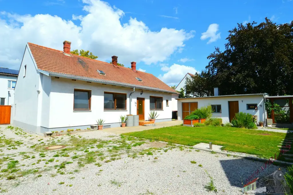 Entkerntes Einfamilienhaus mit großem Innenhof und hochwertig saniertem Stadl - zentrale Ruhelage