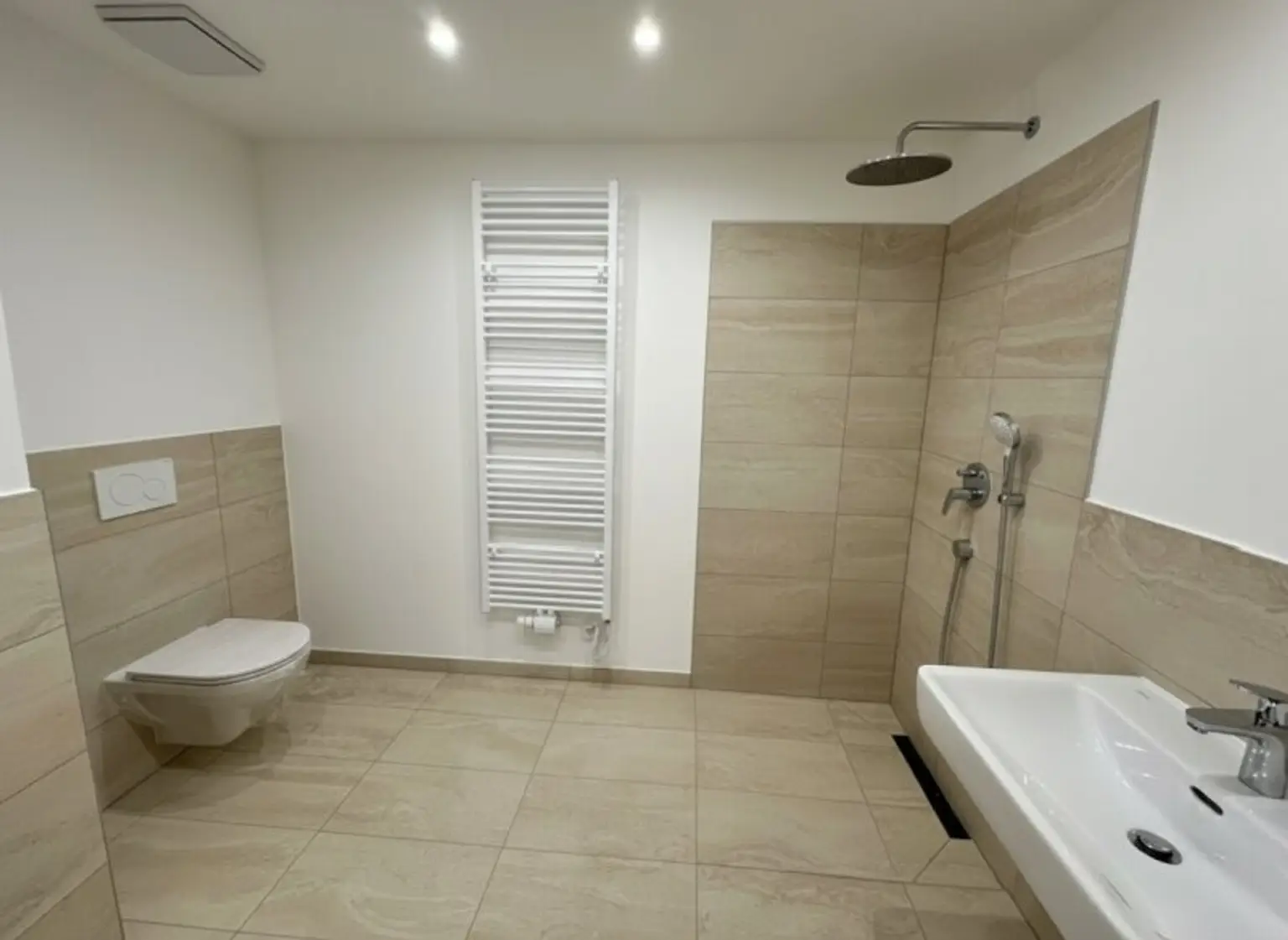 ERSTBEZUG Neue Wohnung mit sonnigem BALKON - Wärmepumpe