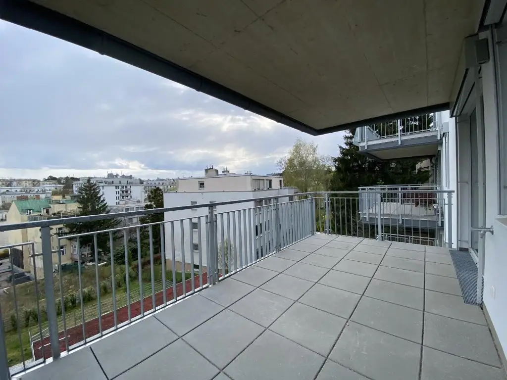 Traumwohnung mit super-großem, überdachten SÜD-Balkon!