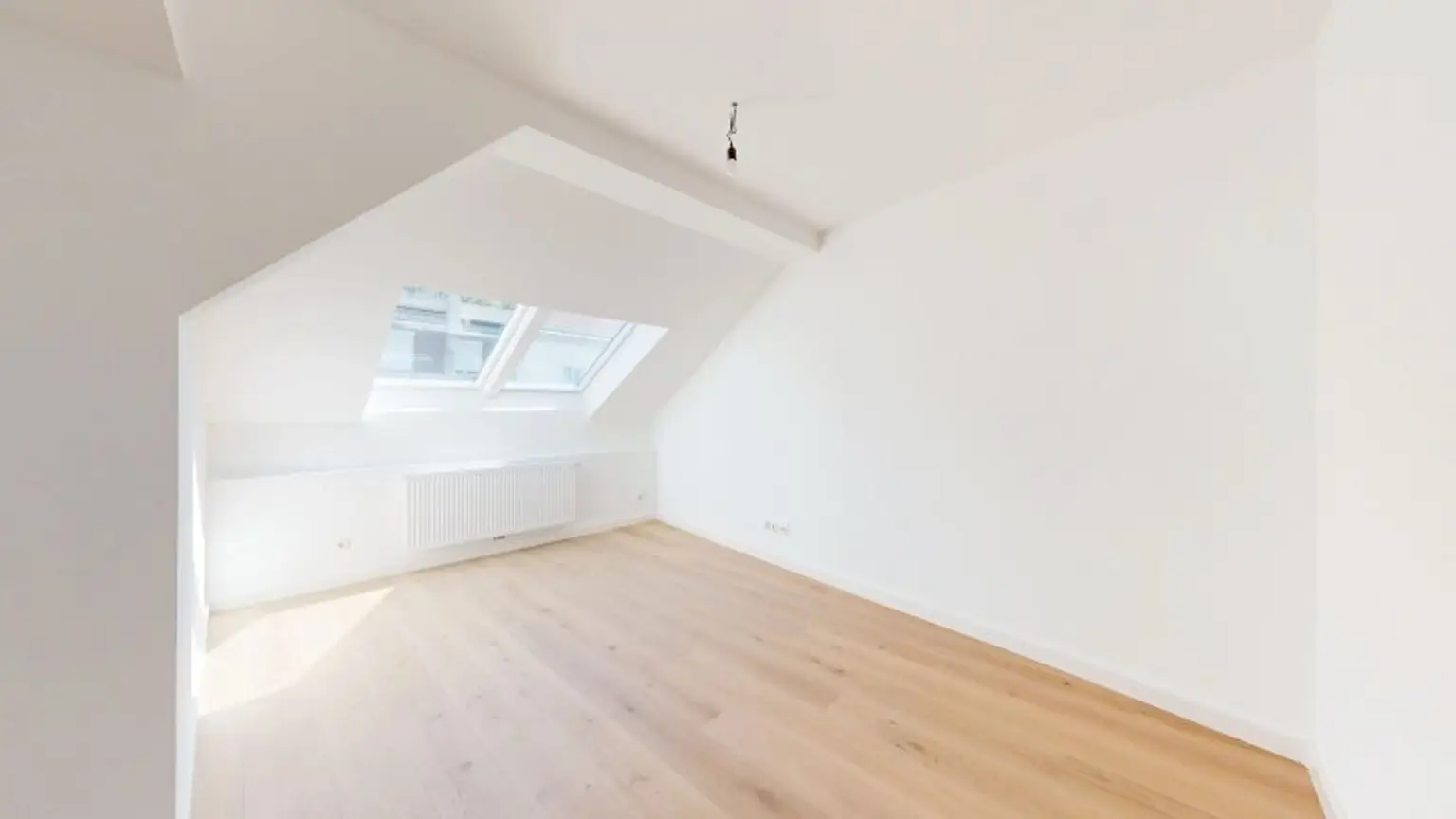 PROVISIONSFREI--Bezaubernde Dachgeschosswohnung | Erstbezug nach Sanierung | Klimaanlage | Terrasse | Lift