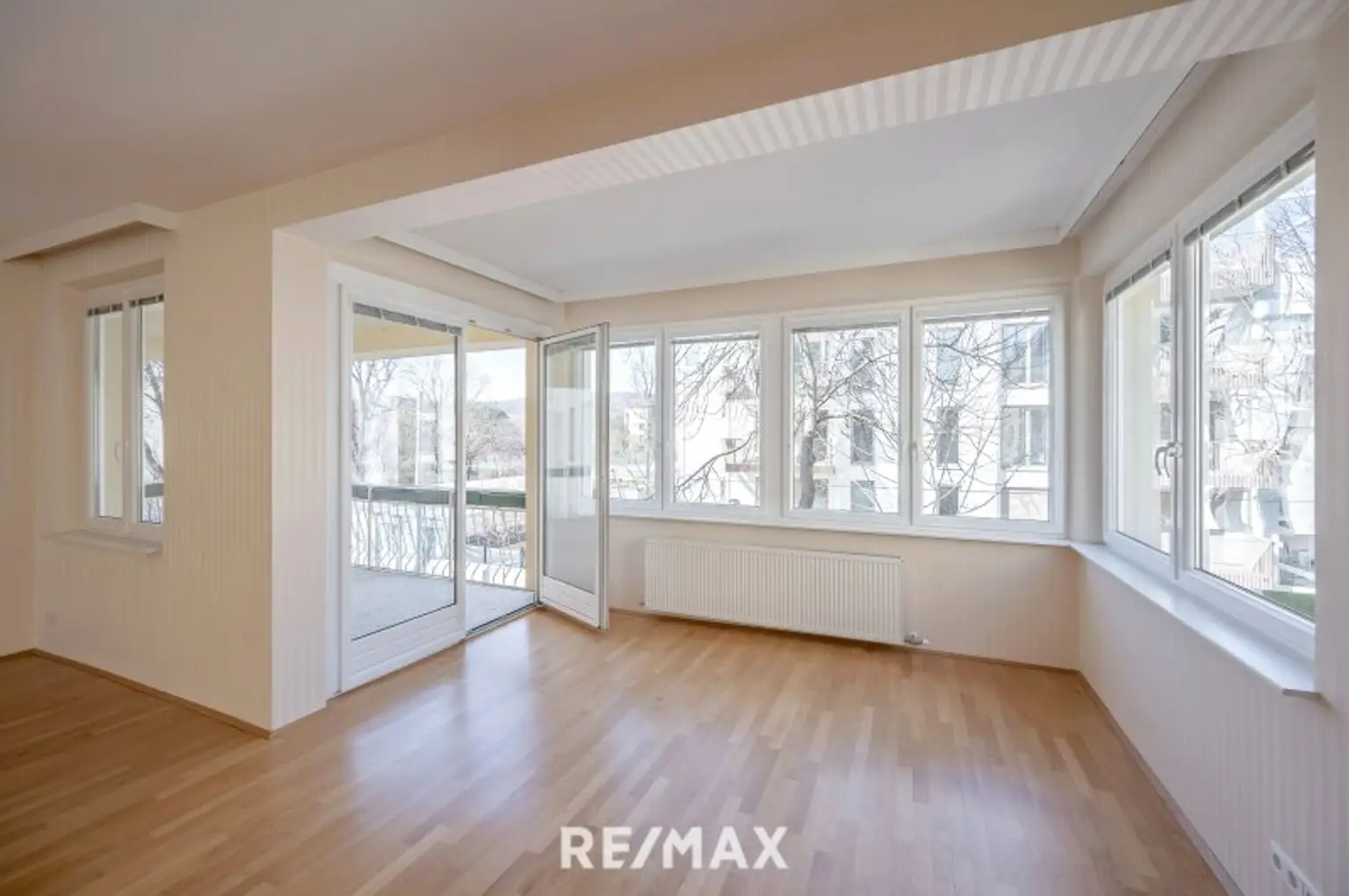 Wohnzimmer | Ausgang Balkon