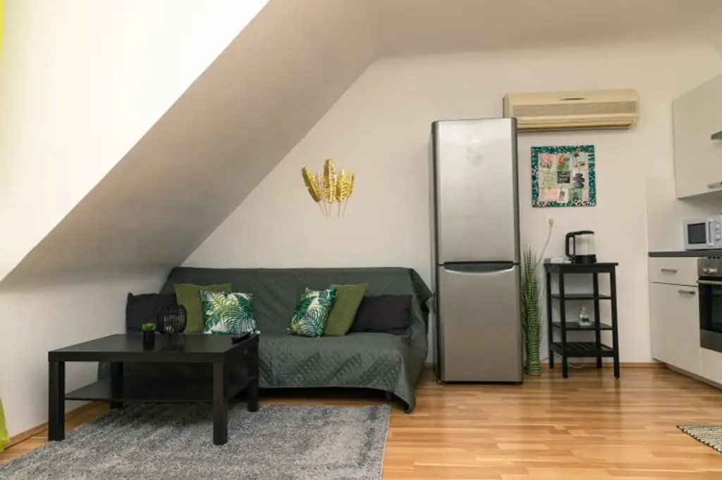 Vollmöblierte Dachgeschoss-3-Zimmer-Wohnung Nähe WU/ WG geeignet