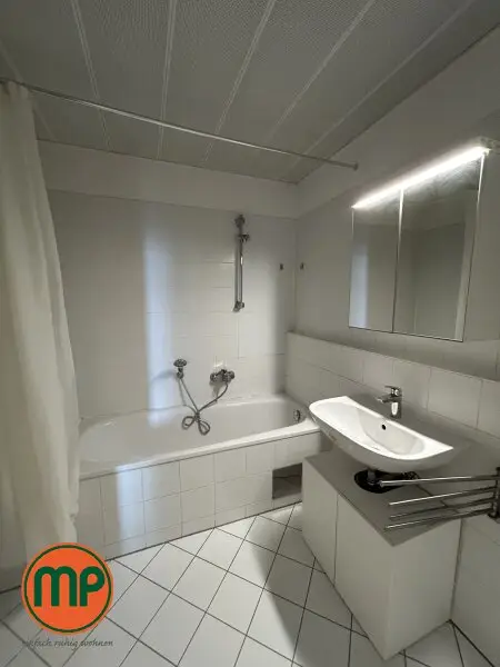 Beste Lage trifft Altbaucharme - 2 Zimmerwohnung am Schwarzenbergplatz