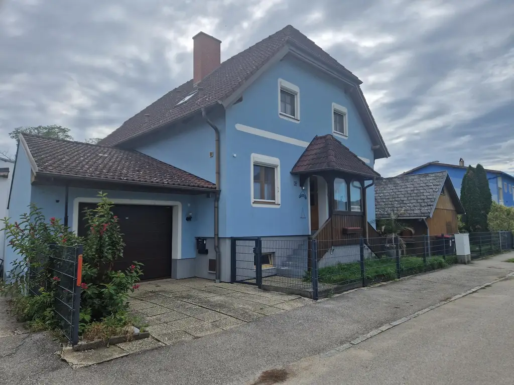 SOLIDES WOHNHAUS MIT EHEMALIGEM SOMMERHAUS, HERRLICHER TERRASSE UND POOL IN TRAUMHAFTER RUHELAGE