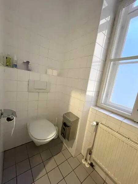 Repräsentative  Bürofläche/Praxis im Stilaltbau direkt beim Karlsplatz/Karlskirche  zu vermieten!