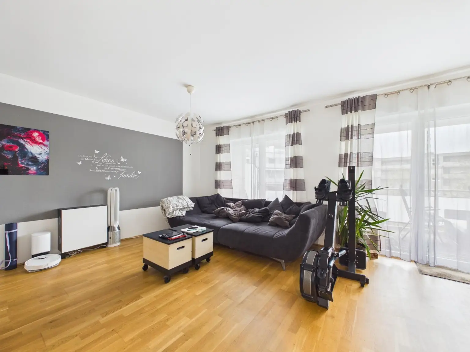 CAM04191G0-PR0087-STILL006