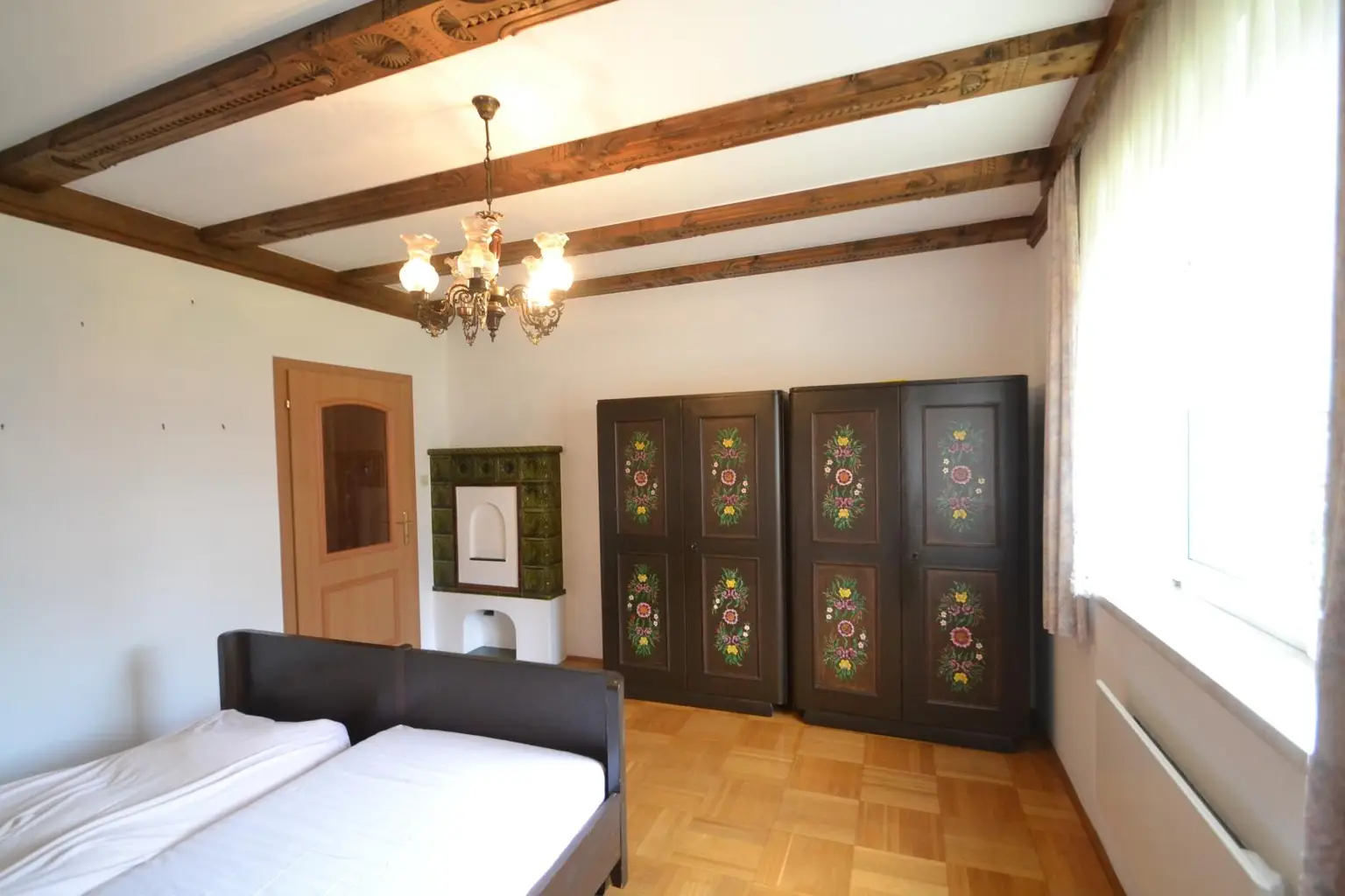 Zimmer mit Kachelofen