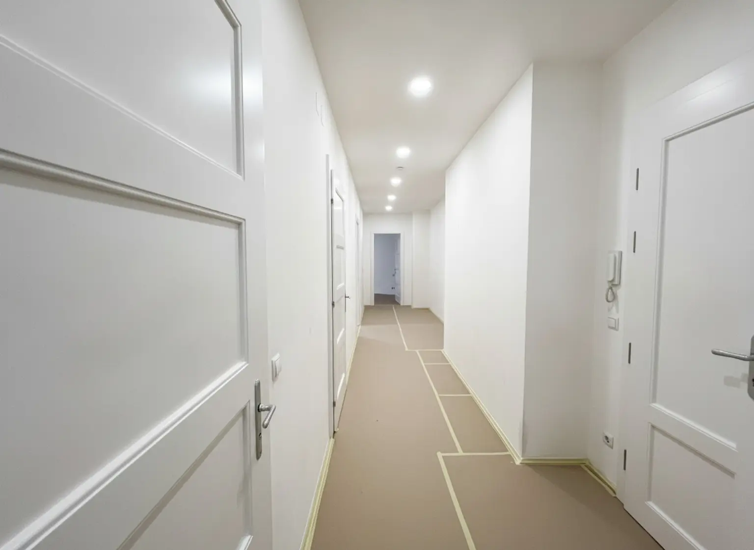 UNBEFRISTET: Ansprechende 3-Zimmer-Altbauwohnung mit kleinem Balkon