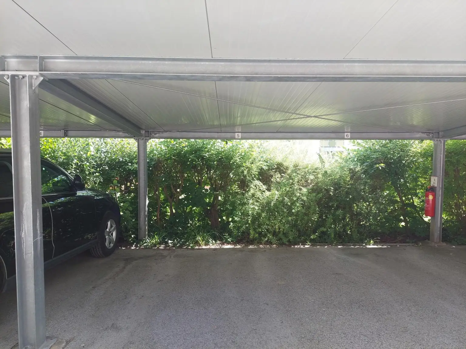 eigener Carportplatz