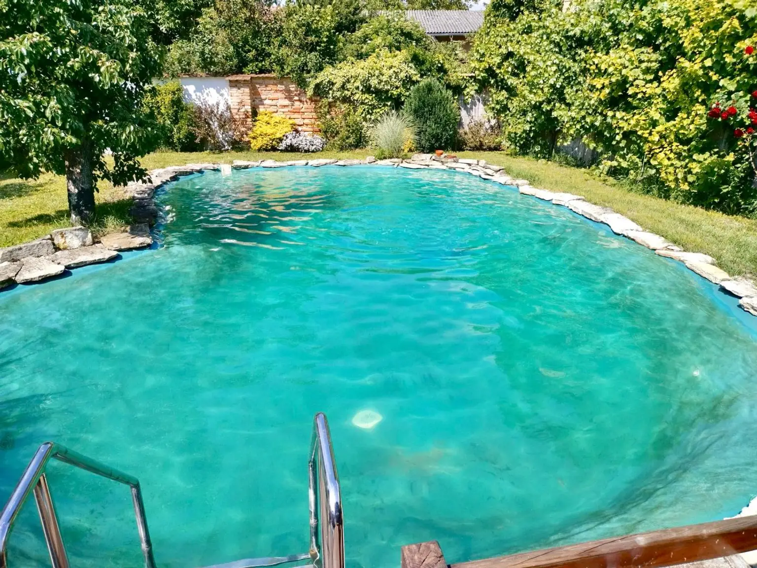 Exklusives Landhaus: Historie, Wellness & kristallklarer Salzwasser-Naturpool