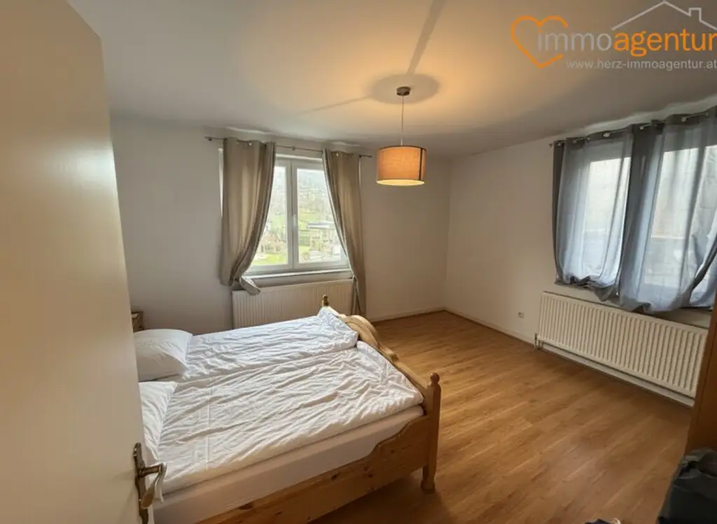 Gepflegtes Zweifamilienhaus mit stabilen Einnahmen & Potenzial, in Engelhartszell