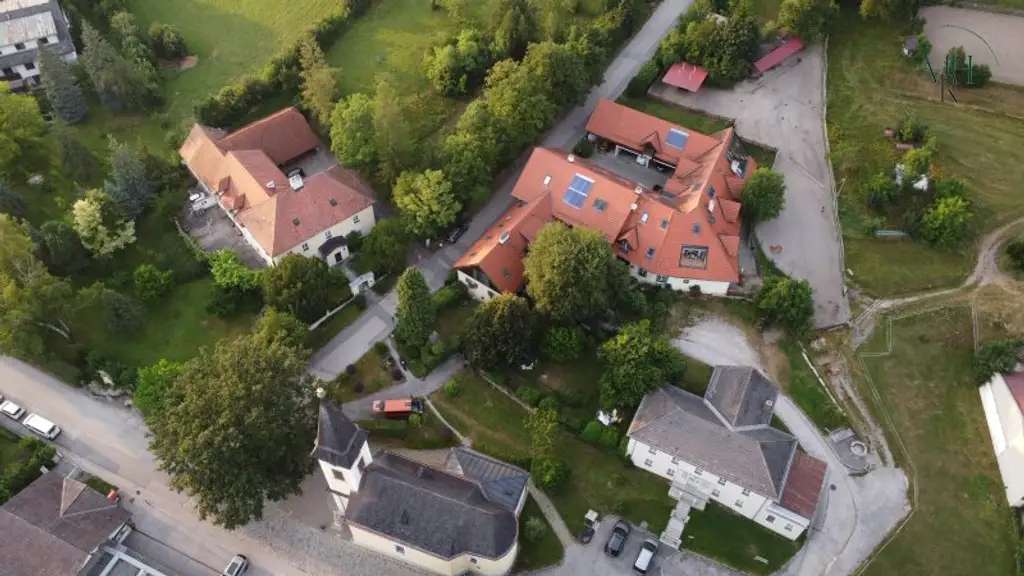 Außergewöhnliches Anwesen vor den Toren Wiens mit enormem Potential