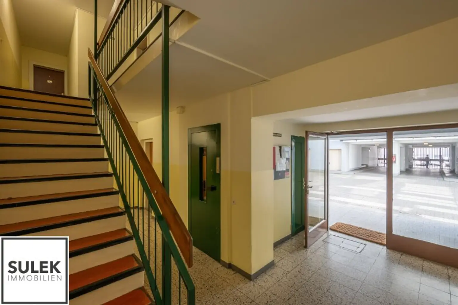 Single Hit Wohnung mit praktischem Grundriss direkt an der U1 - ab 1.11.25!