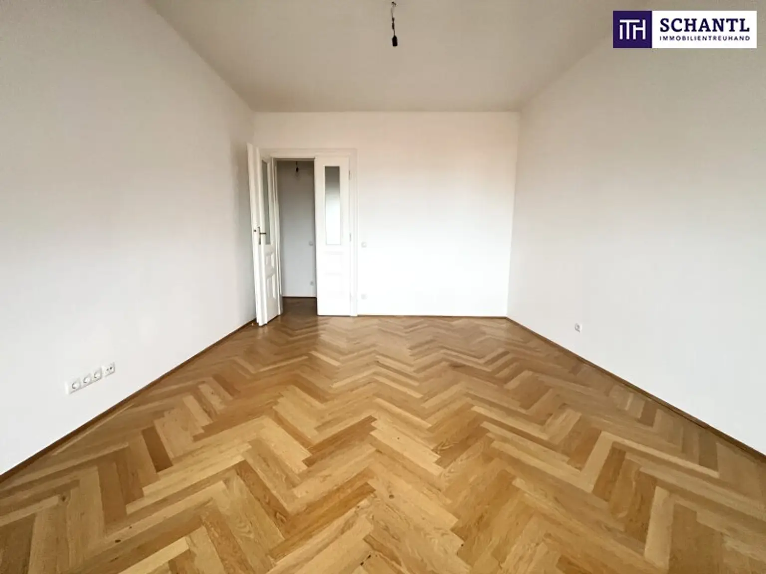 Da ist er – Ihr Wiener Wohntraum! Altbaujuwel im letzten Stock mit Balkon & Klima – jetzt zugreifen!