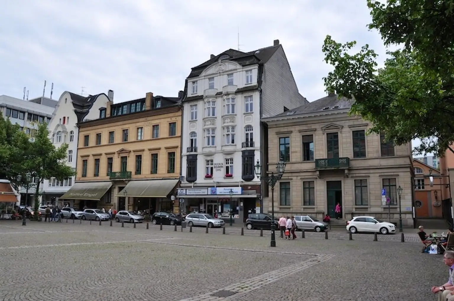2-Zimmer Wohnung mit Balkon in den grünen Garten! Direkt bei U3 Kendlerstraße!