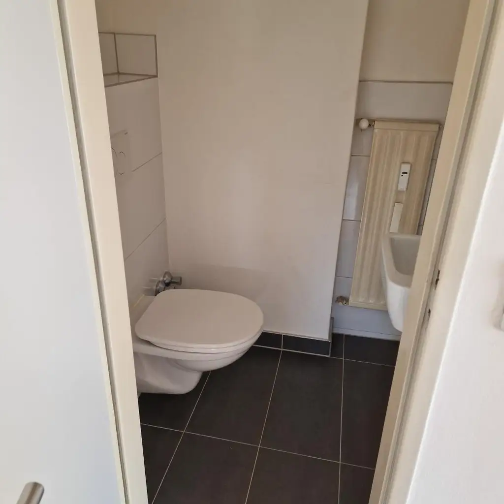 Sonnige, zentrale 2-Zimmer-Wohnung mit Loggia!