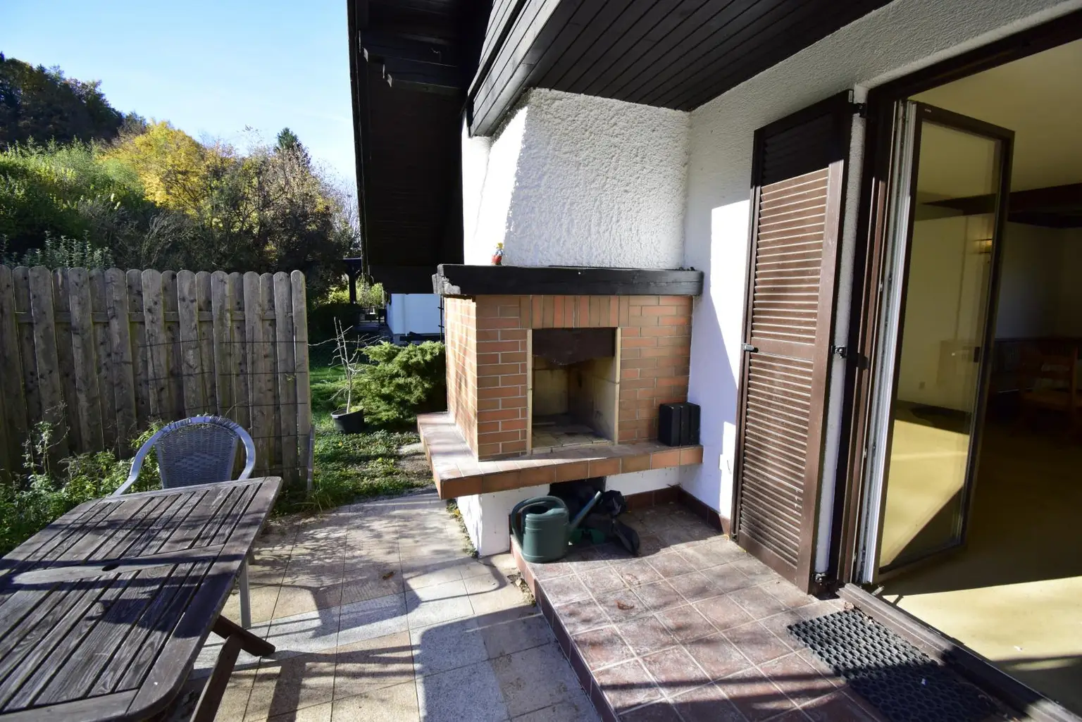 EG Terrasse mit Griller