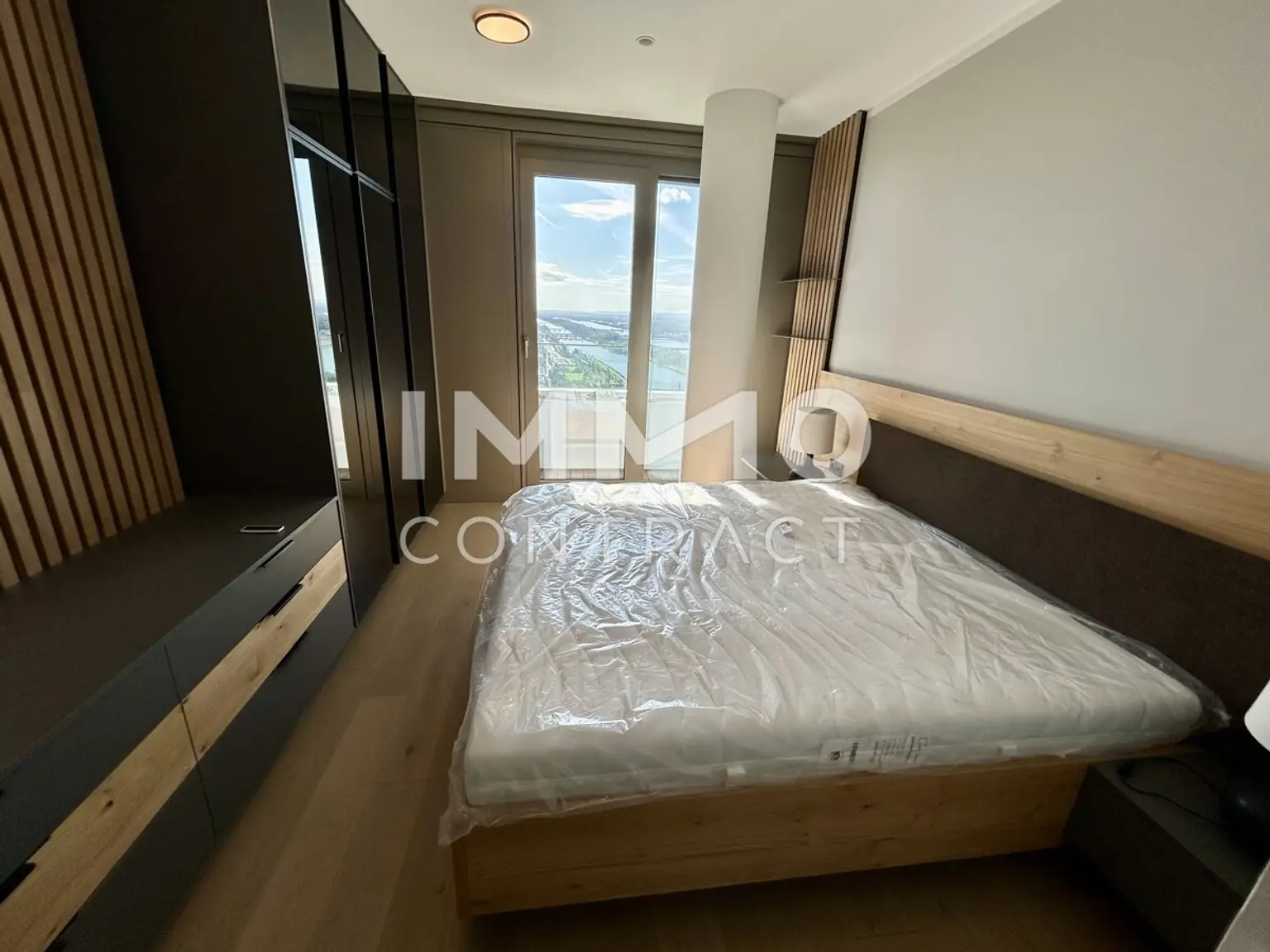 Möbliertes Apartment im 42. Stock mit Weitblick auf die Donau! Pool, Spa und Fitness inklusive!