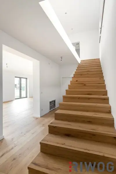 ERSTBEZUG | Exklusive Doppelhaus-Einheit | ca. 353 m² Garten | 4-5 Zimmer | Luftwärmepumpe | 2 KFZ-Stellplätze | 5 Min. ins Zentrum Perchtoldsdorf