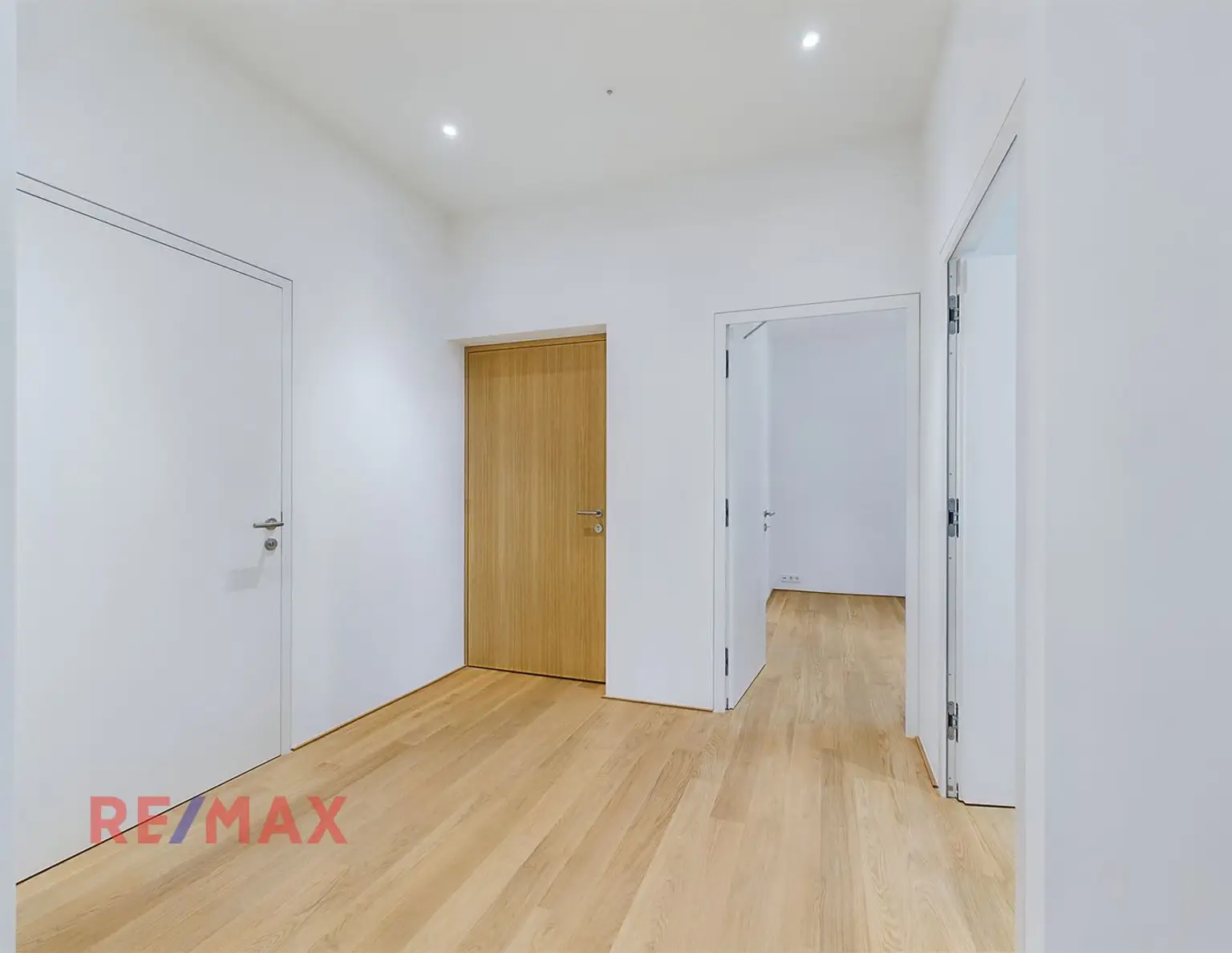 Neubau -3 Zi-Wohnung mit Loggia in Toplage