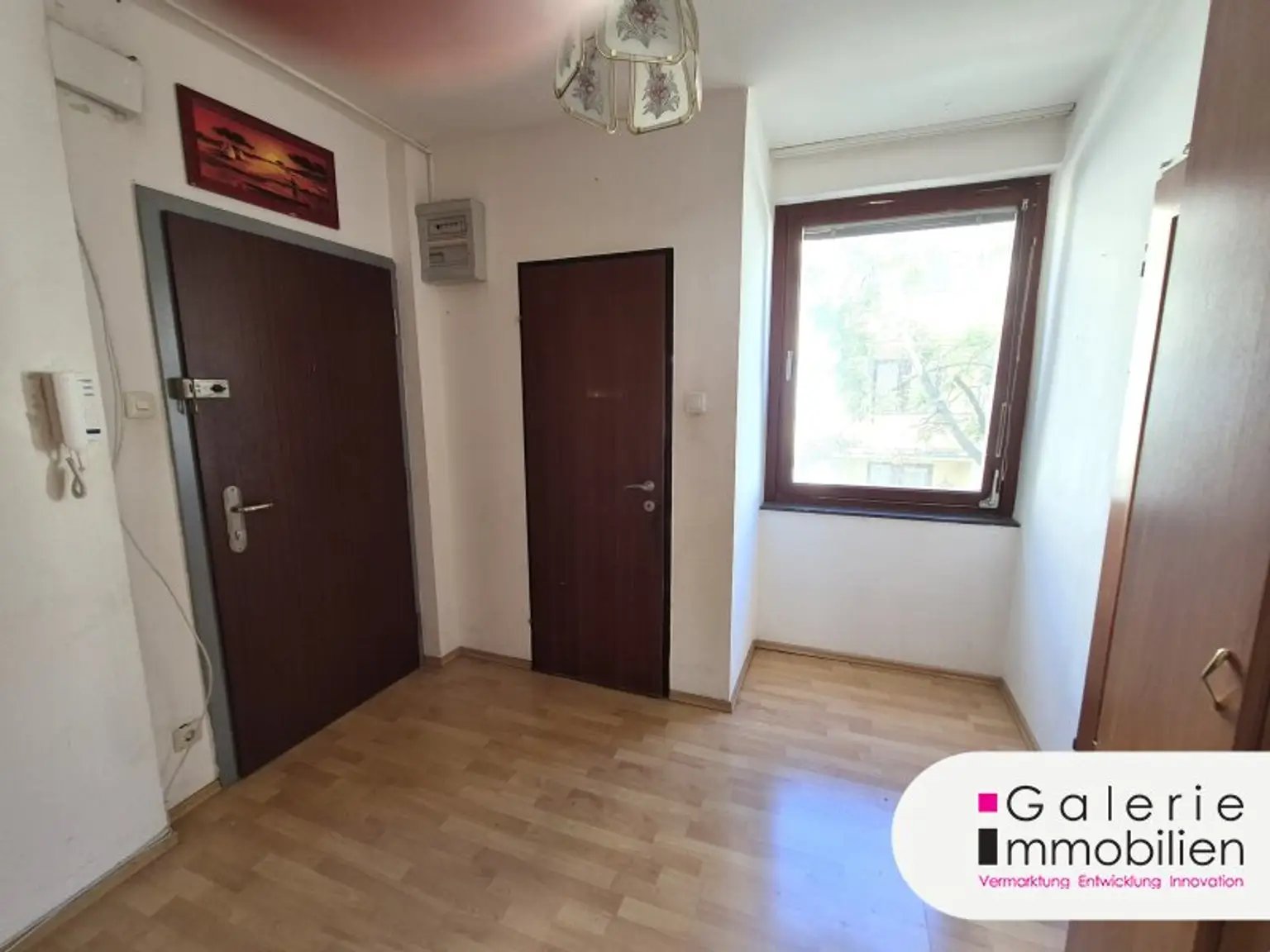 Sonnige und helle 3-Zimmer-Neubauwohnung mit Loggia inkl. Stellplatz - Sanierungsbedarf