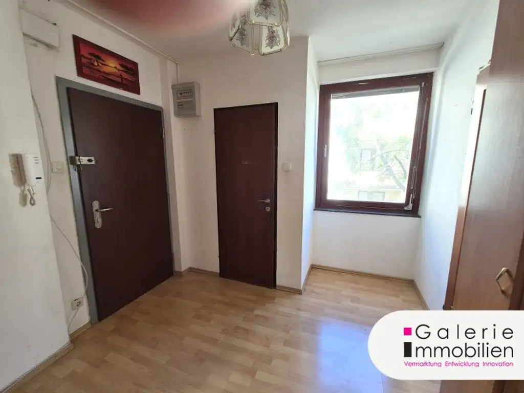 Sonnige und helle 3-Zimmer-Neubauwohnung mit Loggia inkl. Stellplatz - Sanierungsbedarf
